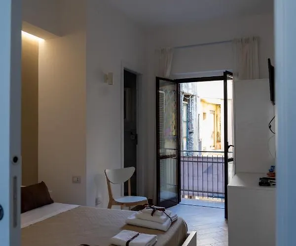 Alojamento de Acomodação e Pequeno-almoço Il Vicolo Di Clara 4*